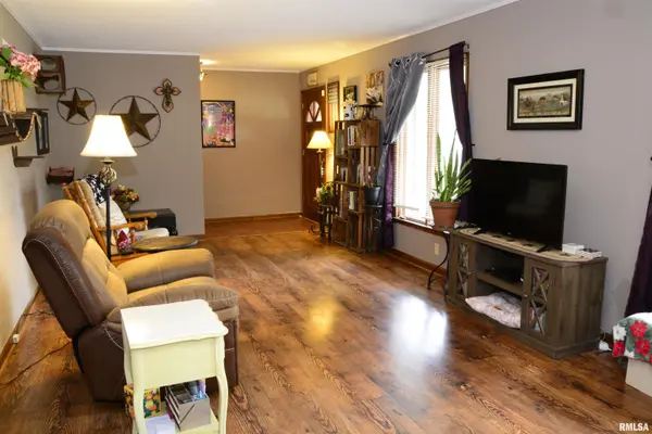 11 WOODLAND LN, Macomb, IL 61455