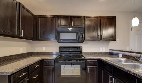 1050 S Strasbourg AVE, Springfield, MO 65802