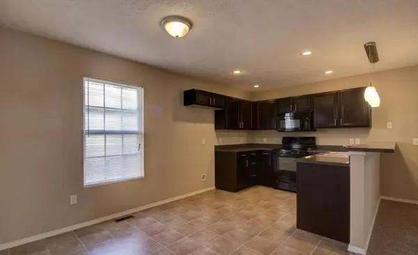 1050 S Strasbourg AVE, Springfield, MO 65802