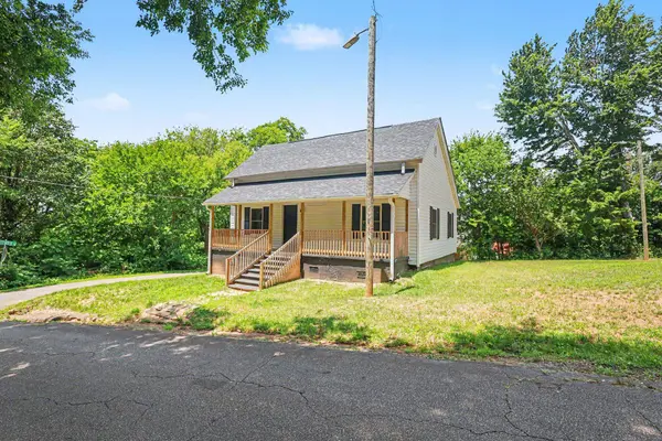 586 Hickory DR, Startex, SC 29377