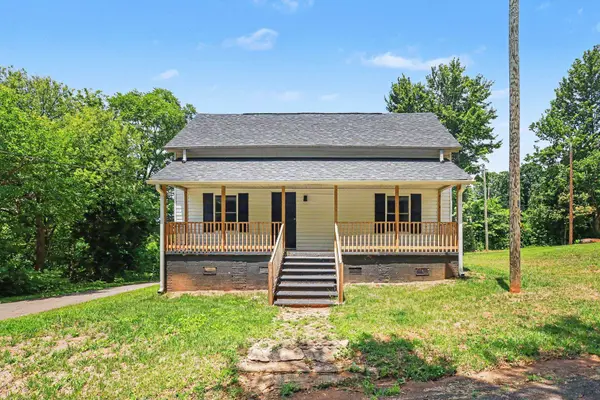 586 Hickory DR, Startex, SC 29377