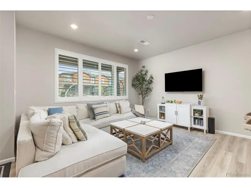 6078 N Lisbon, Aurora, CO 80019