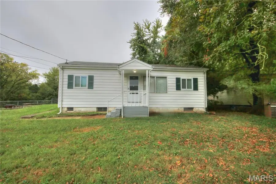 7402 Blanding DR, Ferguson, MO 63135