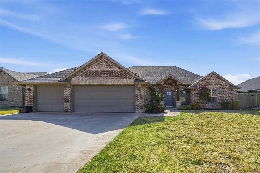 3613 Regal DR, Altus, OK 73521