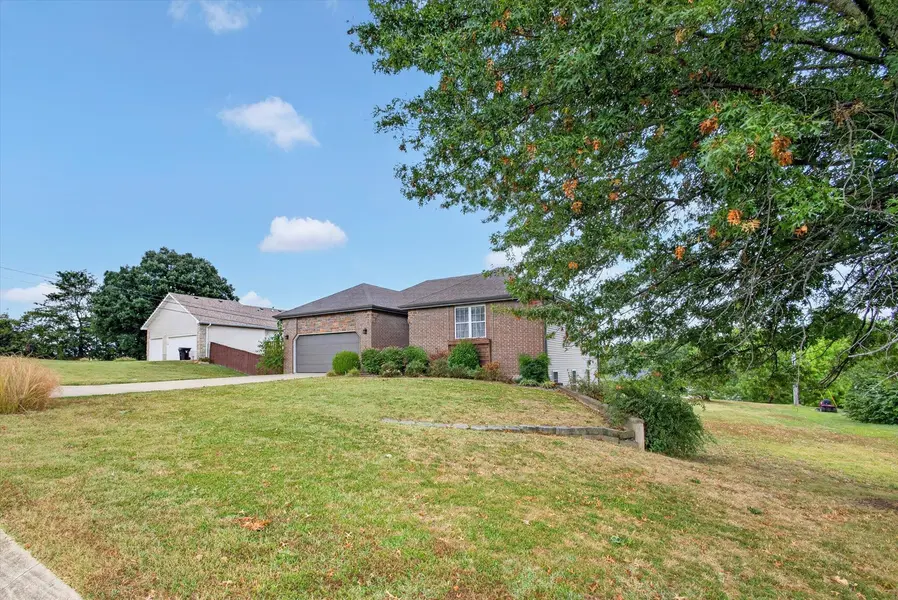 660 Big Bear CT, Marshfield, MO 65706