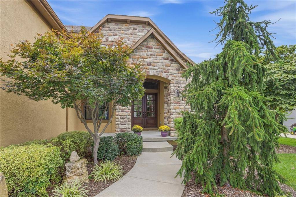 16250 Canterbury RD, Overland Park, KS 66085