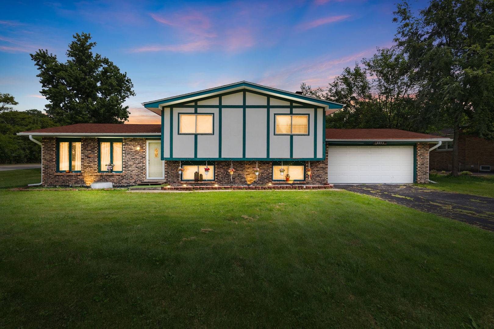 5501 S WASHINGTON ST, Hinsdale, IL 60521
