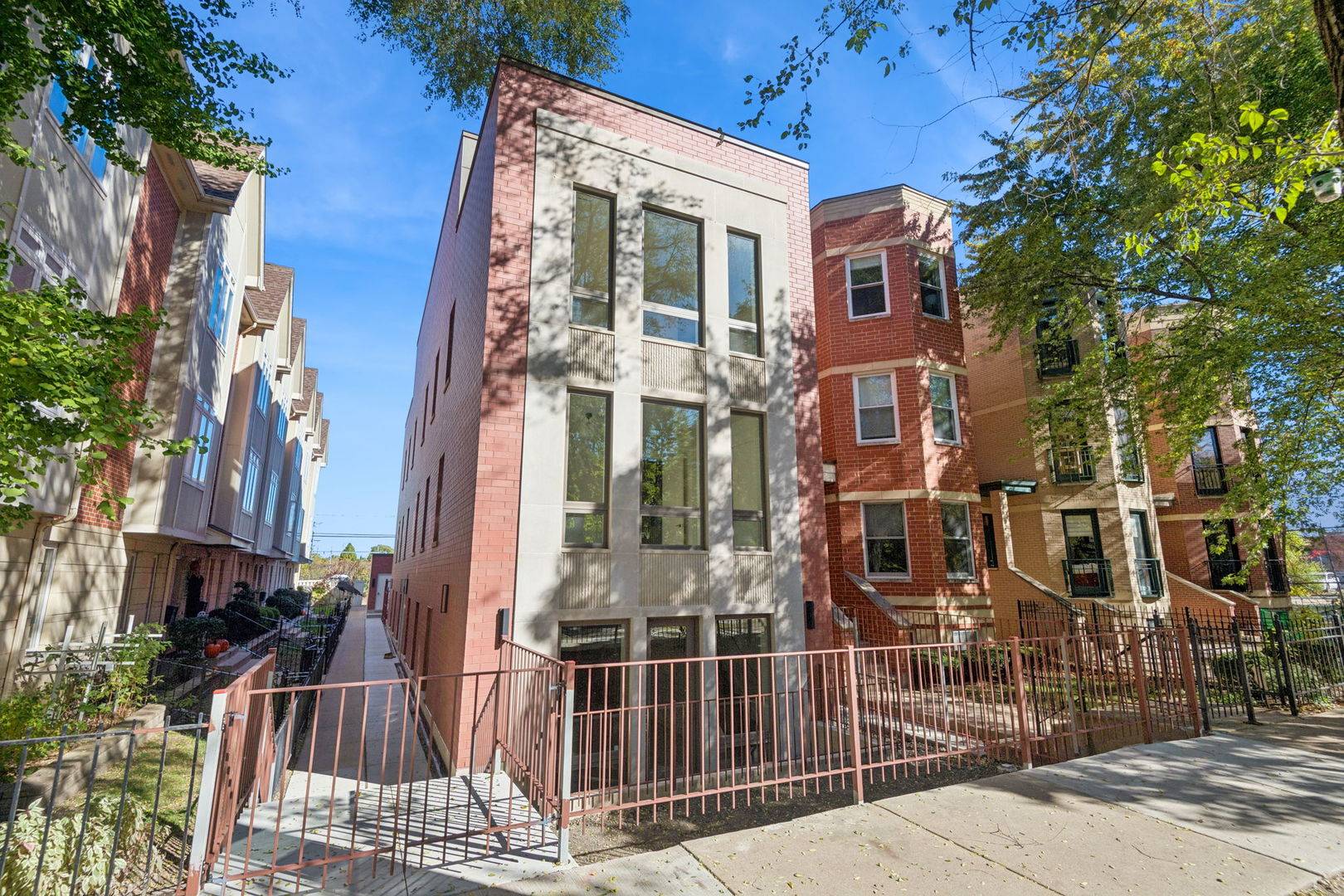 2323 N Lister AVE #2, Chicago, IL 60614