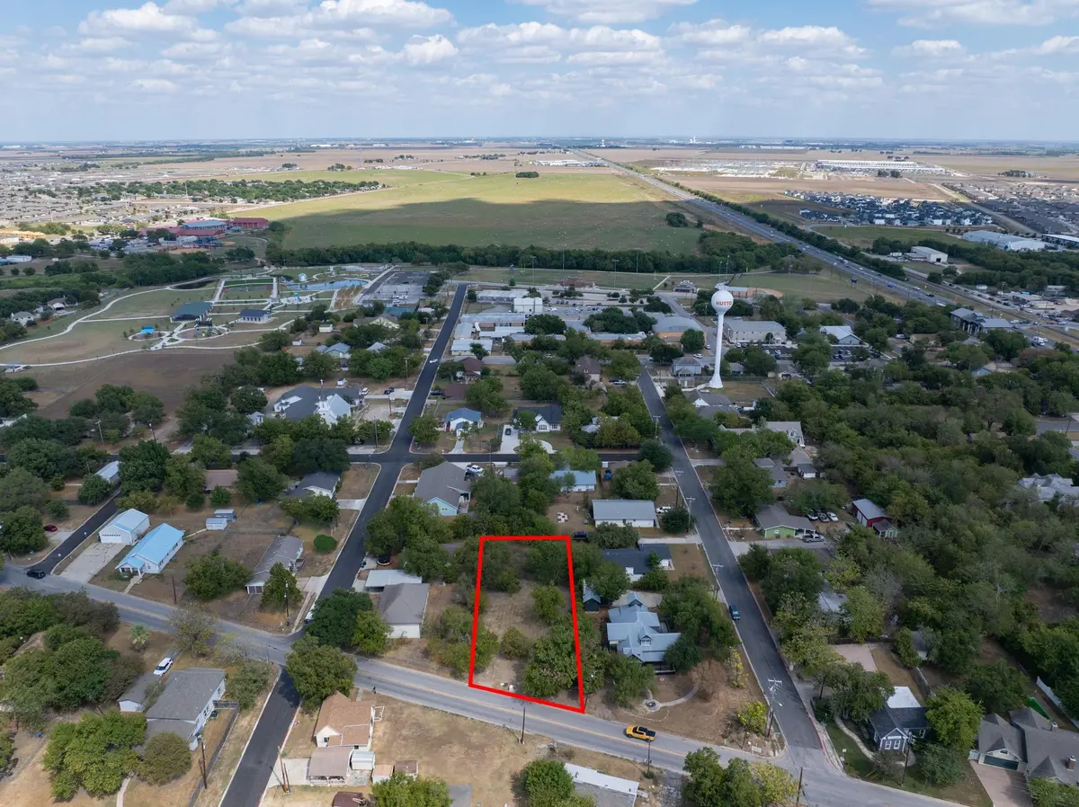 304 N FM 1660, Hutto, TX 78634