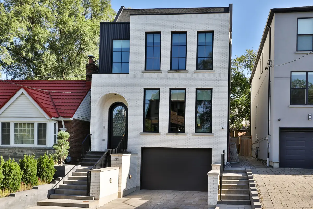 215 Ava RD, Toronto C03, ON M6C 1W9