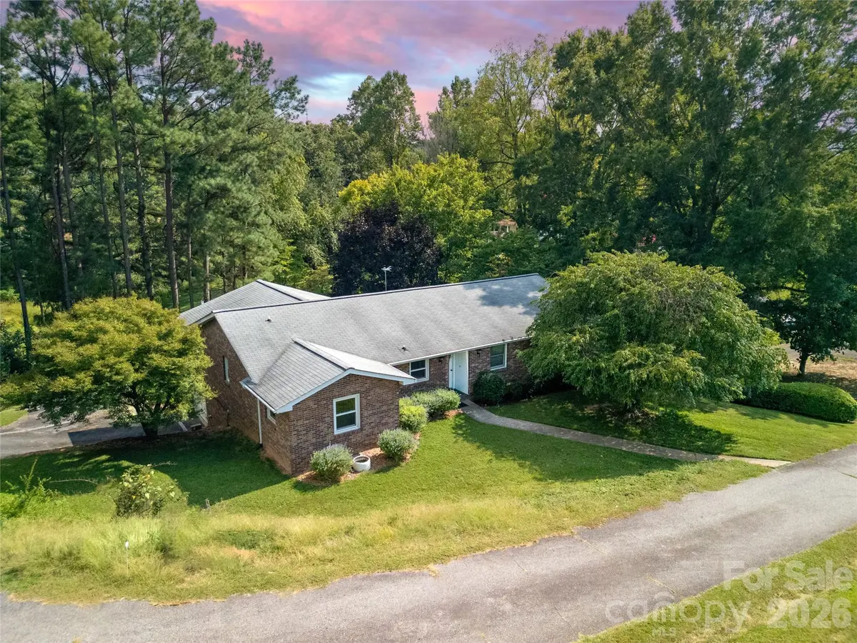 114 Falling Waters RD #2, Hendersonville, NC 28792
