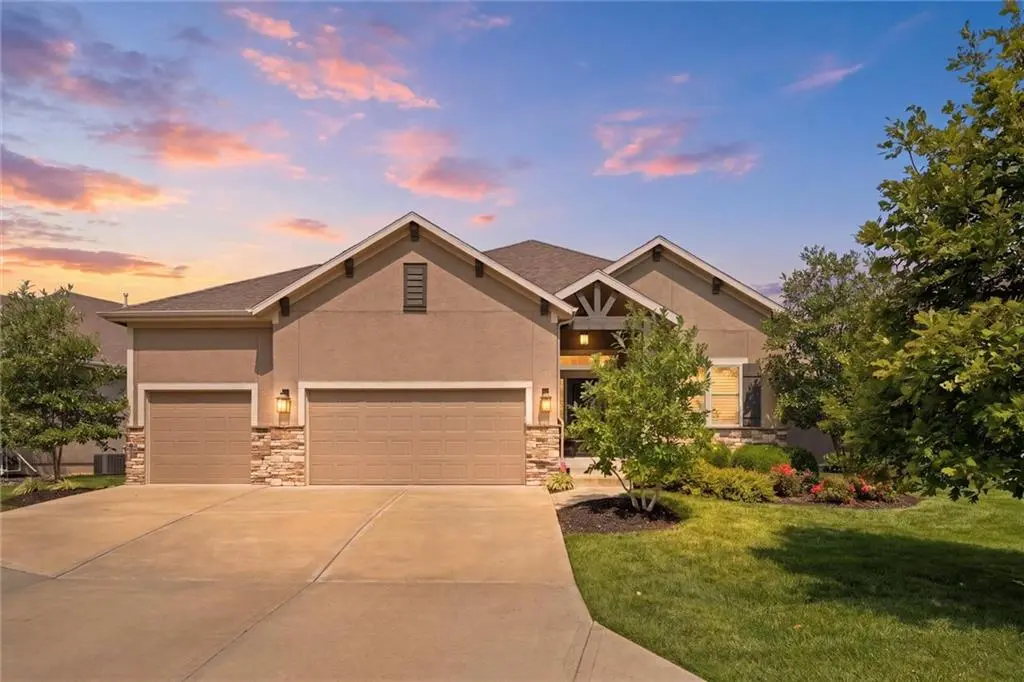 22208 W 121st ST, Olathe, KS 66061