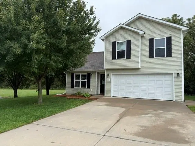 1712 Winding Creek LN, Cameron, MO 64429