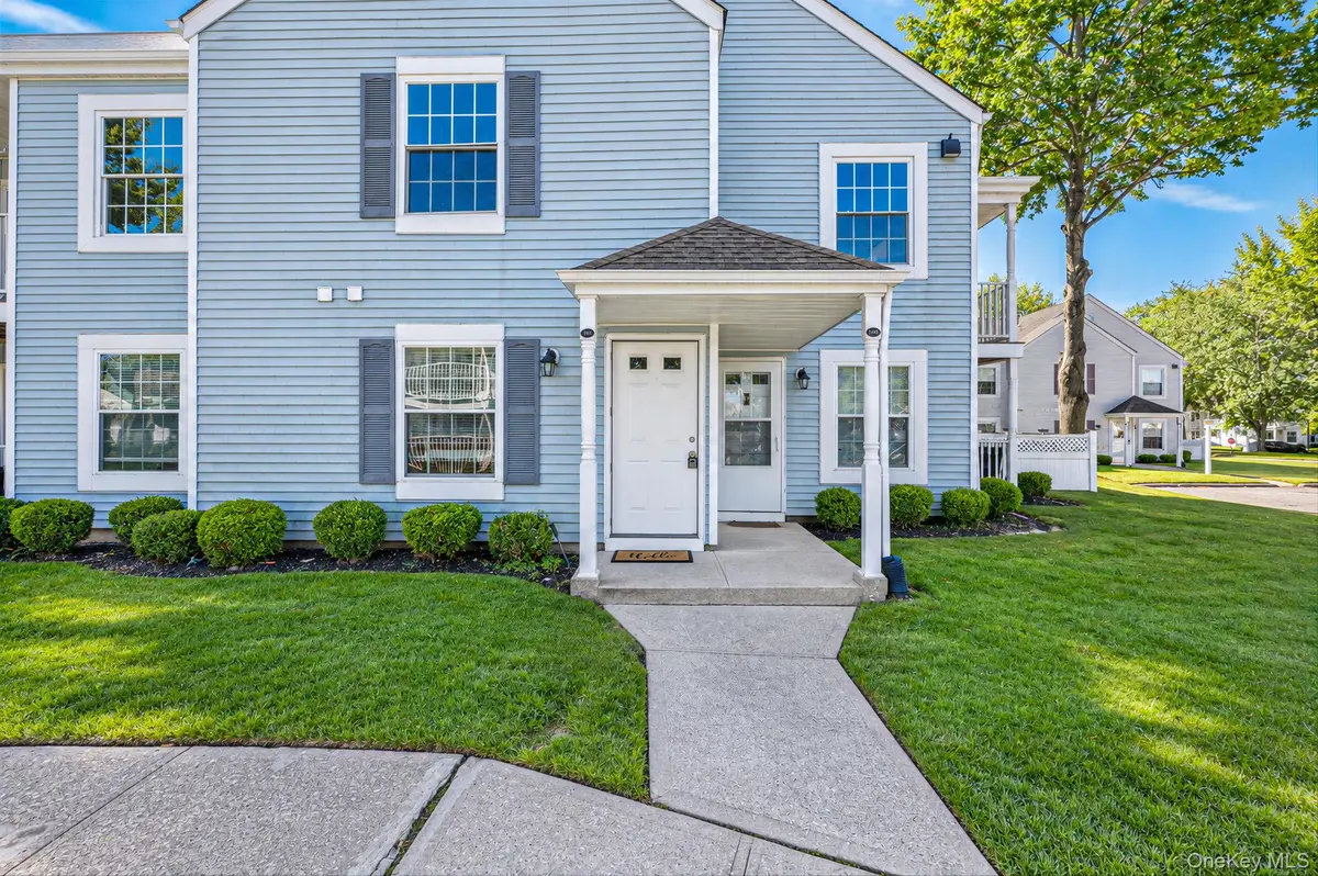 147 Fairview CIR #147, Middle Island, NY 11953