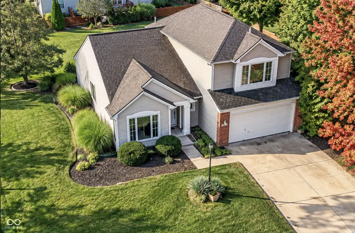 8921 Woodlark DR, Fishers, IN 46038