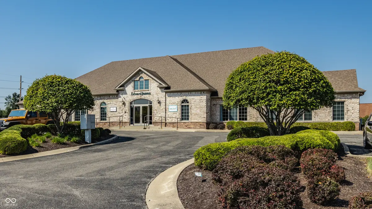 698 Oldefield Commons DR, Greenwood, IN 46142