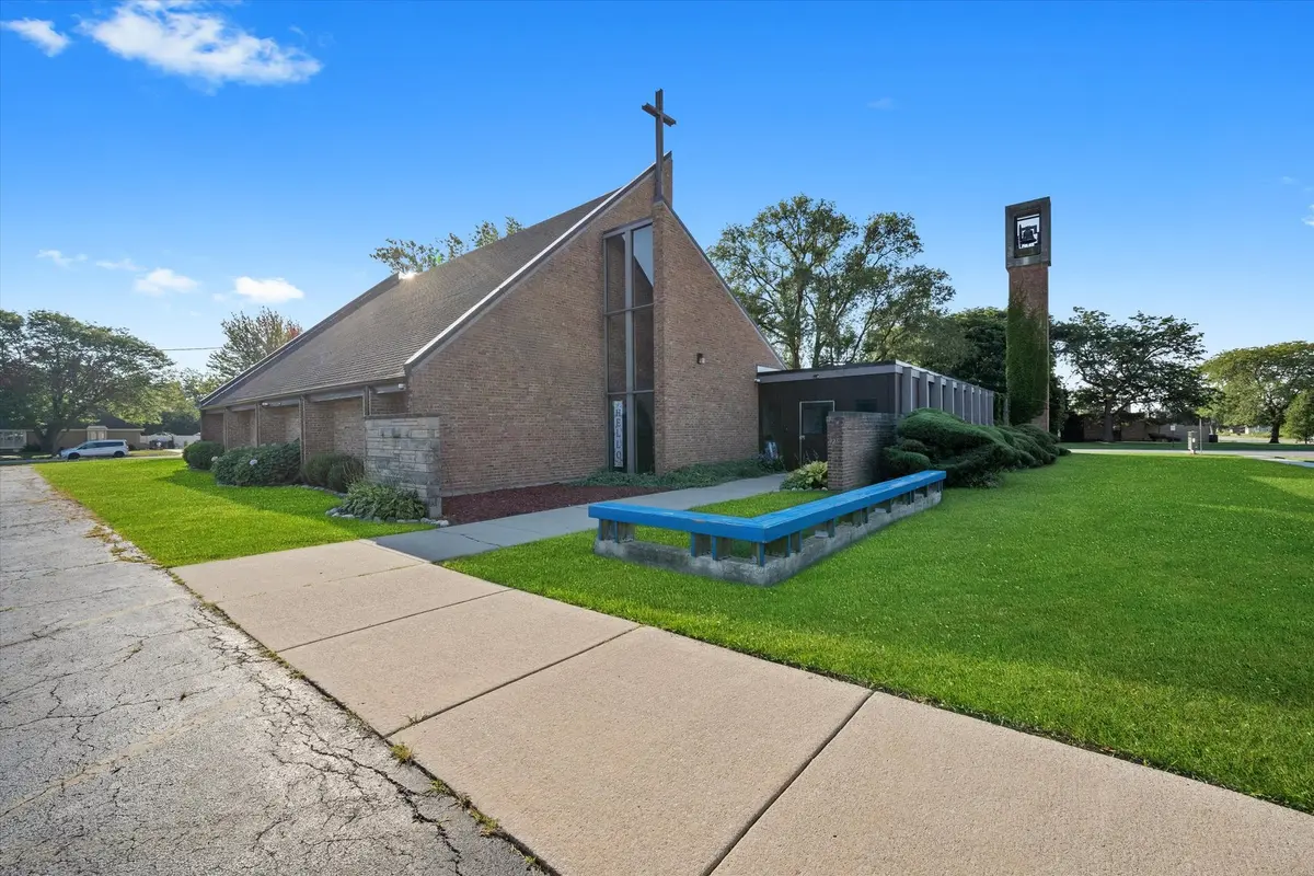 925 Macarthur DR, Chicago Heights, IL 60411