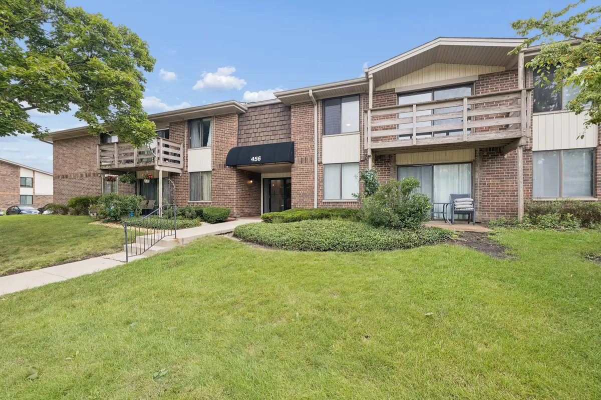 456 Raintree CT #2C, Glen Ellyn, IL 60137