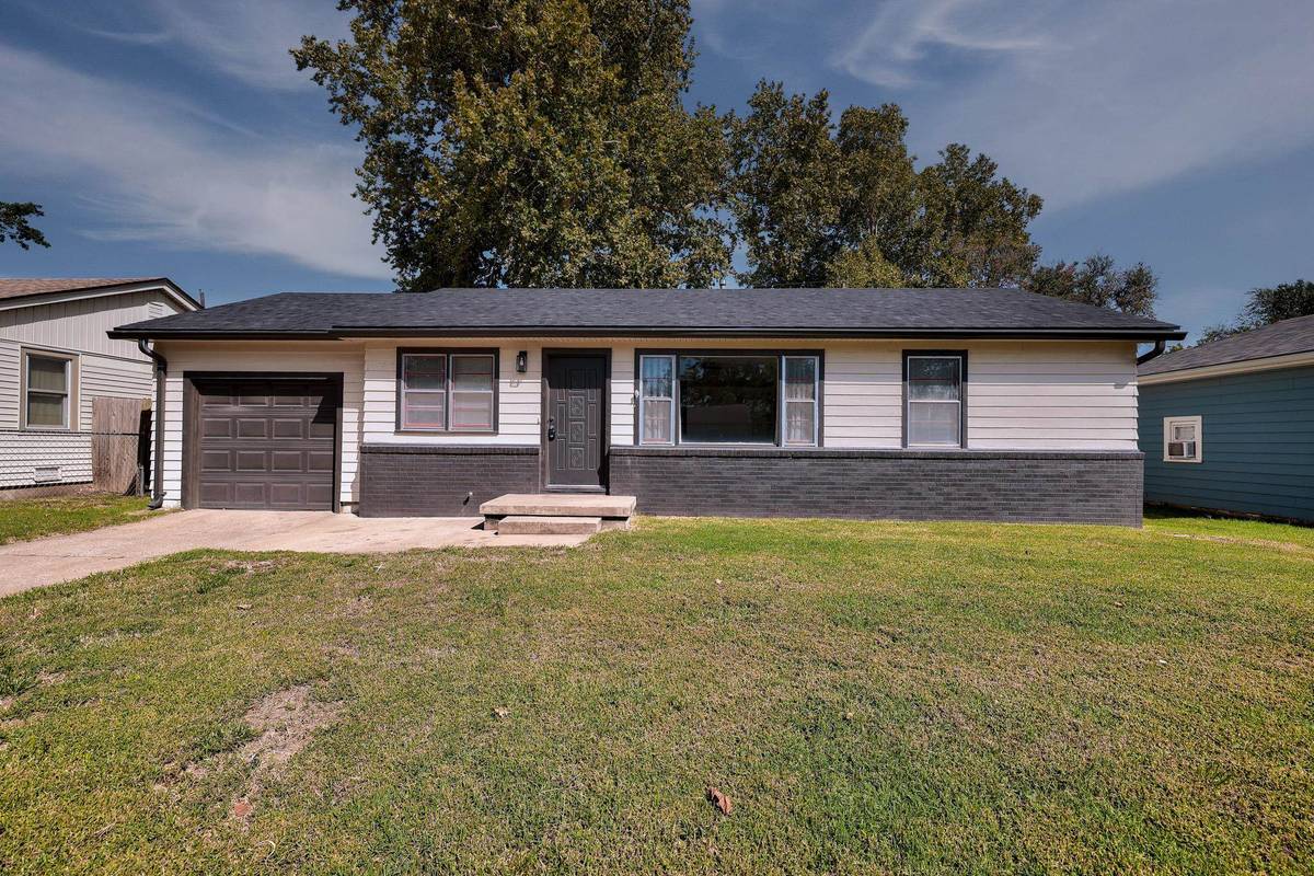 234 Stanley Dr, Arkansas City, KS 67005