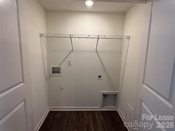 2021 Oakdale RD #M, Charlotte, NC 28216