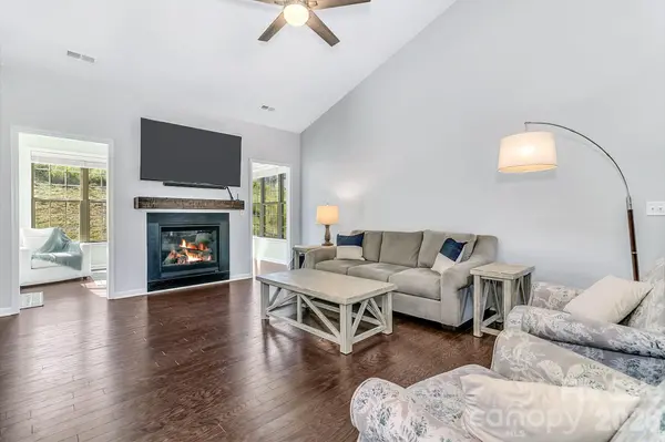 18 Checkerberry CT, Weaverville, NC 28787