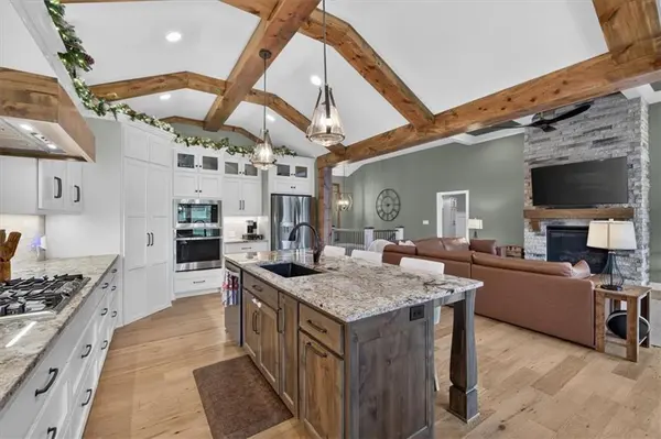1149 Creekmoor DR, Raymore, MO 64083