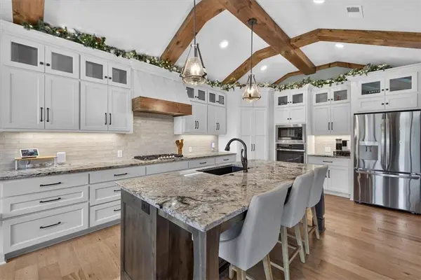 1149 Creekmoor DR, Raymore, MO 64083