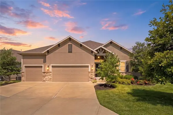 22208 W 121st ST, Olathe, KS 66061