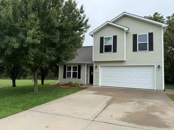 1712 Winding Creek LN, Cameron, MO 64429