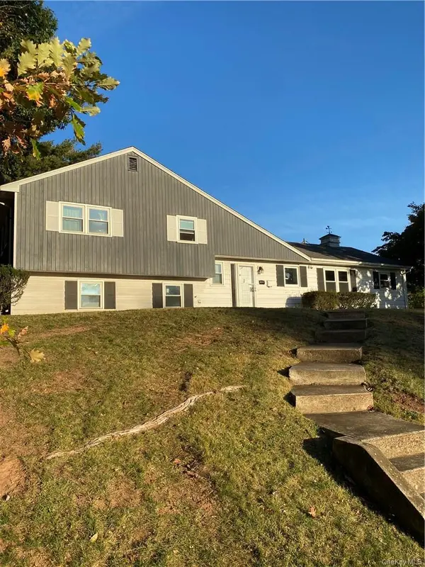 2 Larch CT, West Nyack, NY 10994