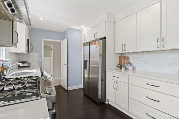 2 Larch CT, West Nyack, NY 10994