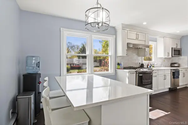 2 Larch CT, West Nyack, NY 10994