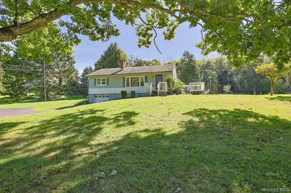 6 White Oak TER, Campbell Hall, NY 10916
