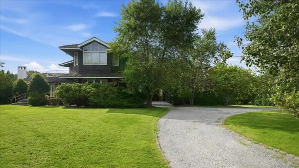 25 Ring Neck RD, Remsenburg, NY 11960