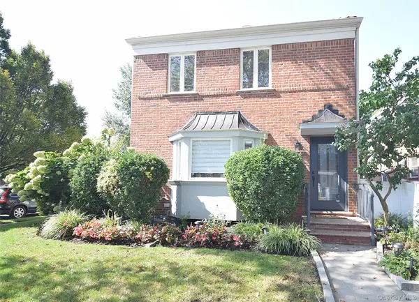 7376 197th ST, Fresh Meadows, NY 11366