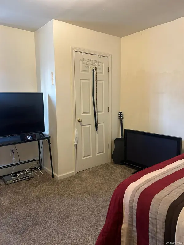 107 Dolphin CT, Bronx, NY 10473