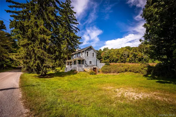 672 Tower Hill RD, Millbrook, NY 12545