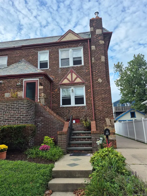 327 E Pine ST, Long Beach, NY 11561