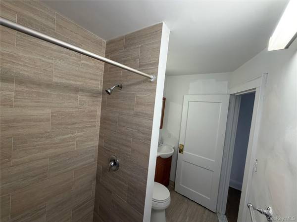 180 B Atlantic Ave, Lynbrook, NY 11563