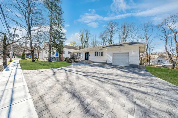 45 Roslyn RD, Roslyn Heights, NY 11577