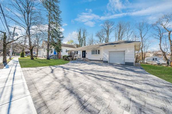 45 Roslyn RD, Roslyn Heights, NY 11577