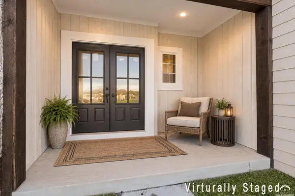 1146 Bluestem CIR, Baldwin City, KS 66006