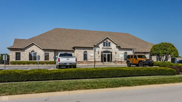 698 Oldefield Commons DR, Greenwood, IN 46142