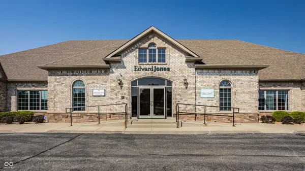 698 Oldefield Commons DR, Greenwood, IN 46142