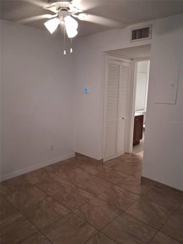 15301 W POND WOODS DR #303, Tampa, FL, 33618 photo 4