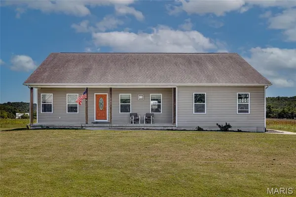 1042 Meadowbrook CT, Farmington, MO 63640