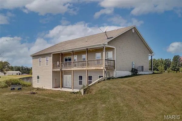 1042 Meadowbrook CT, Farmington, MO 63640