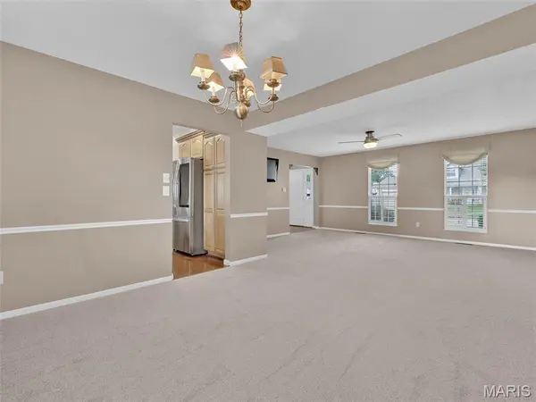 34 Shadow Creek DR, St Peters, MO 63376