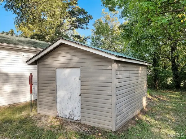 175 E Pine ST, Bourbon, MO 65441