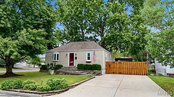 9617 Echo LN, Overland, MO 63114